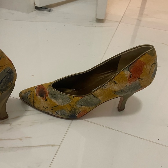 Shoes - Picture 4 of 5